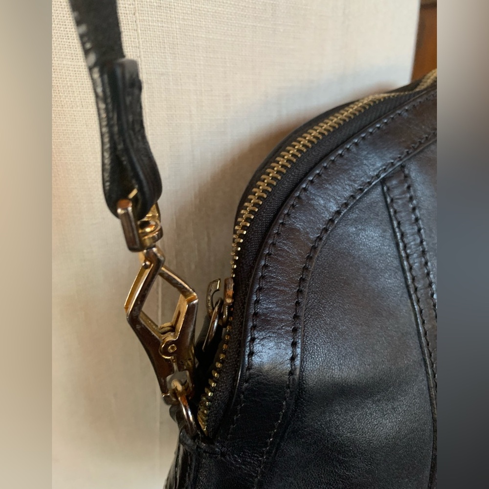 Burberry black leather cross body bag. - Picture 2 of 4
